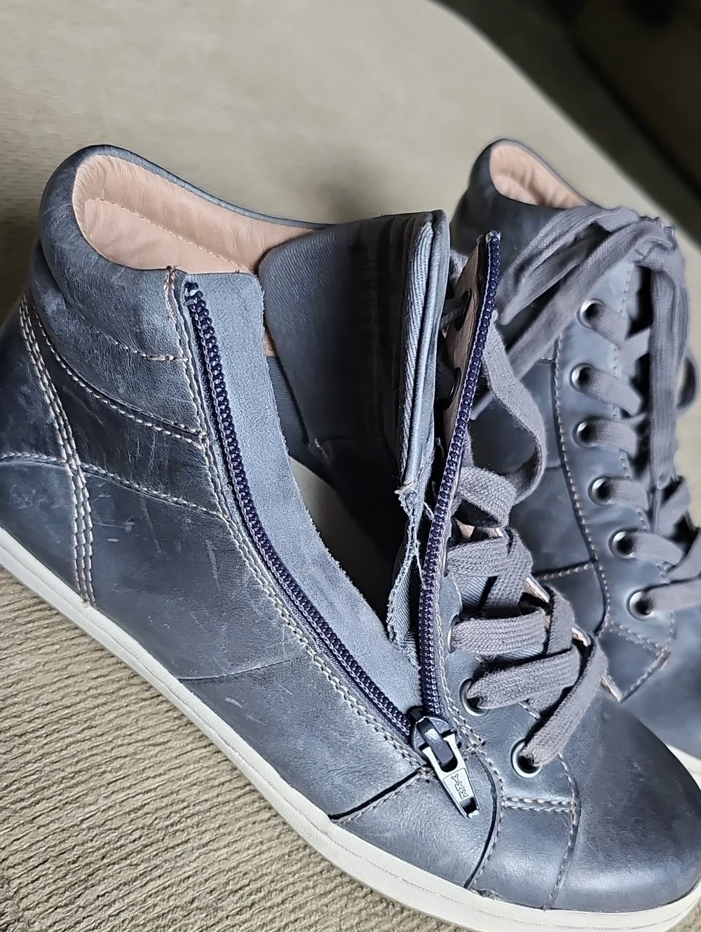 Taos, Leather Sneakers, Distressed, Insoles, Side Zipper, Gray, Womens Size 6.5